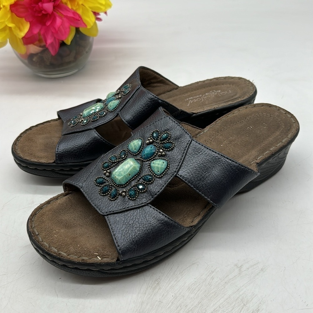 Natural Soul Blue Jewel embellished Slip on sandals size 8.5 MCS5460J